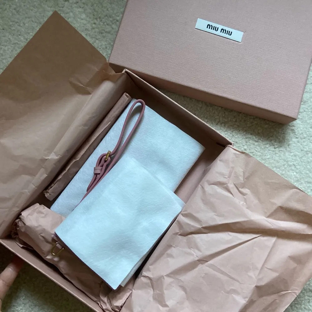 Miu min pink wristlet set - Image 4