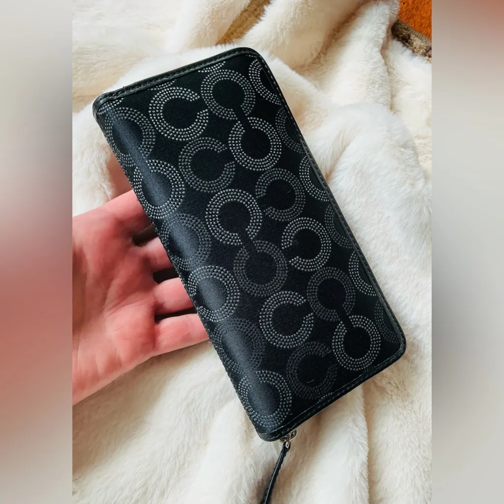 AUTHENTIC COACH zip around wallet 🖤🖤🖤 - Image 12