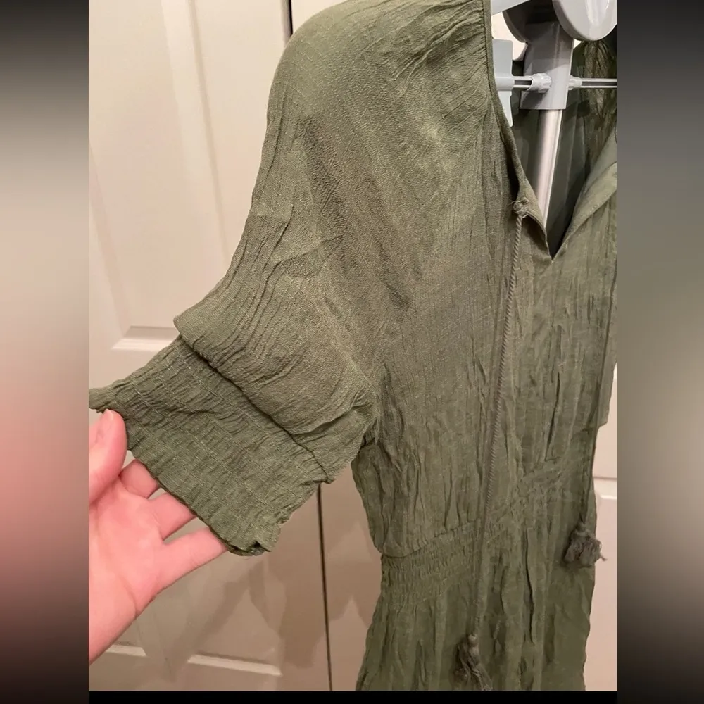 Luxology Olive Green Dress S Short Sleeve‎ Tie Neck Smocked Waist Boho Casual - Image 5