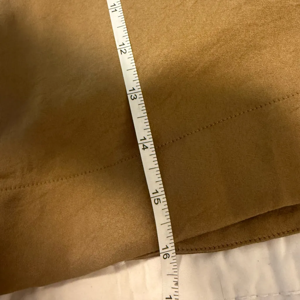 Vince Women’s Tan Elastic Waist Shorts Size L – Faux Back Pockets - Image 4