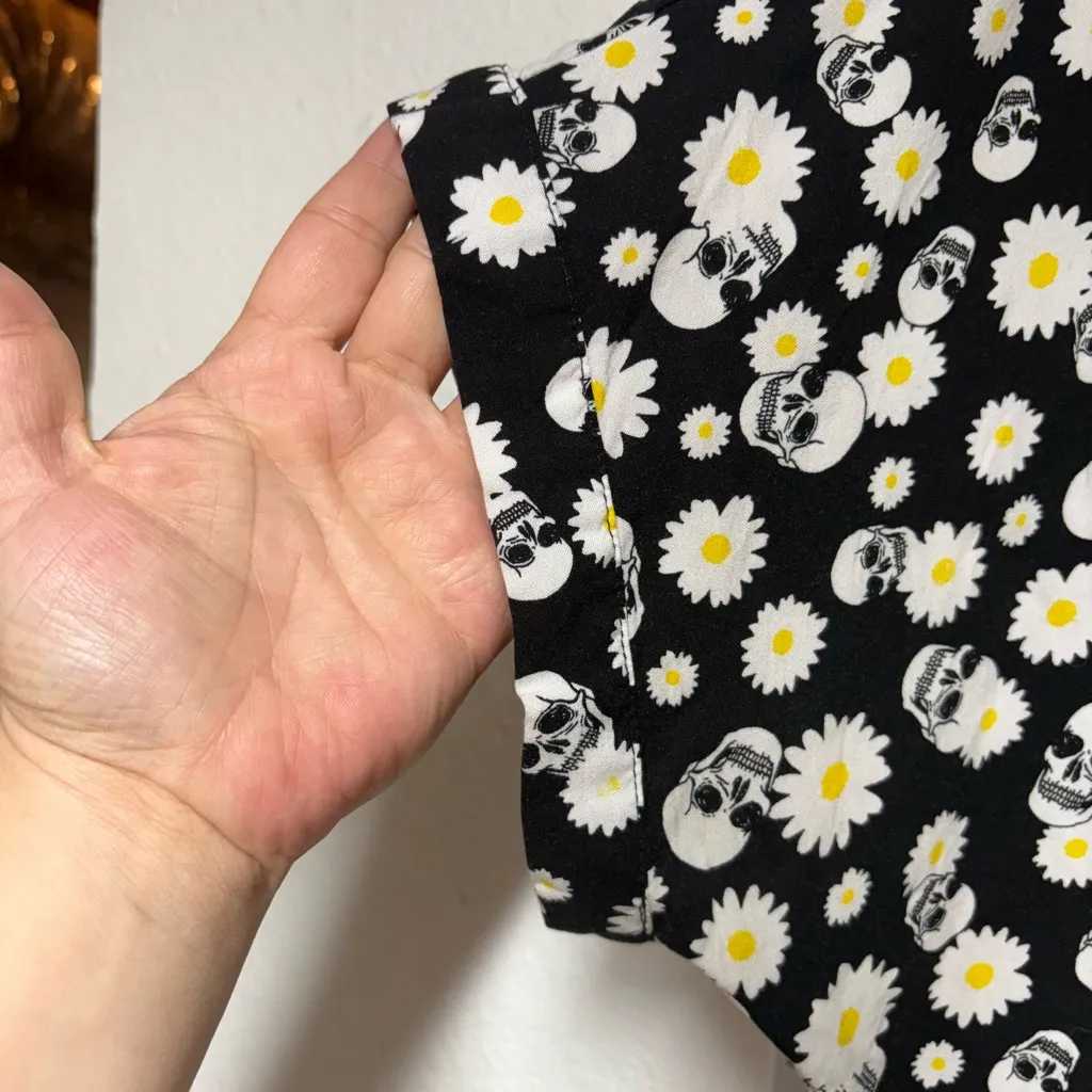 Skulls & Daisies Boxy Crop Top - Image 3