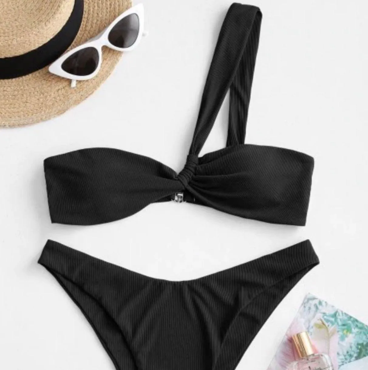 Zaful Crossover Bikini Top - Image 2