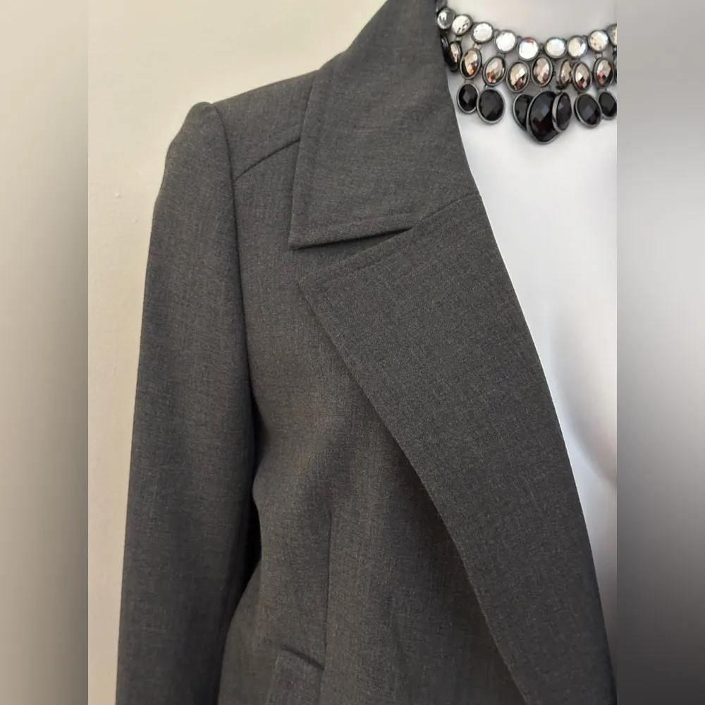 Ann Taylor Gray Crop Blazer Double Breasted  Small Pockets Sz 8. Thick Material. - Image 3