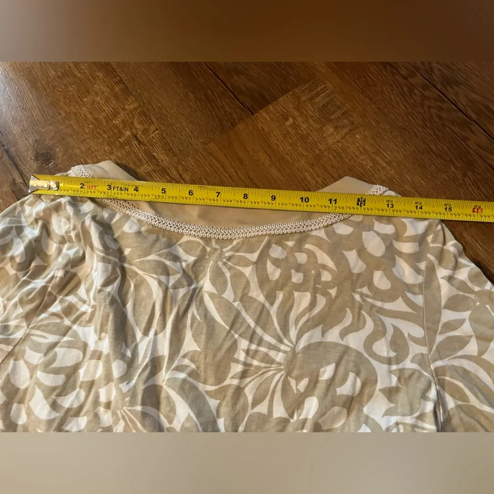 Charter Club Women's White and Tan Leaf Print Long Sleeve Shirt - Image 8