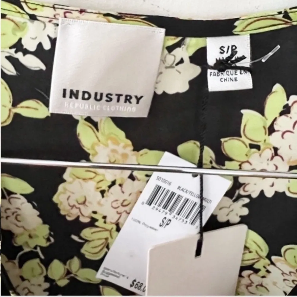 Industry Green Floral Print Wrap Front Blouse Satin Size Small NEW Smocked Waist - Image 3