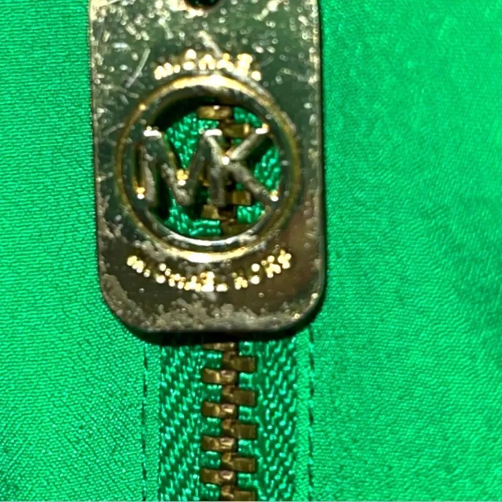 Michael Michael Kors silky feel green blouse! Size L - Image 4