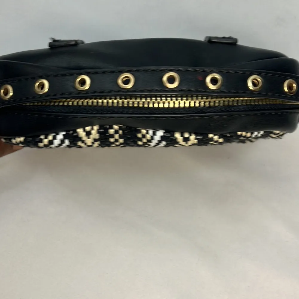 ALDO black basket weave mini wristlet bag - Image 5