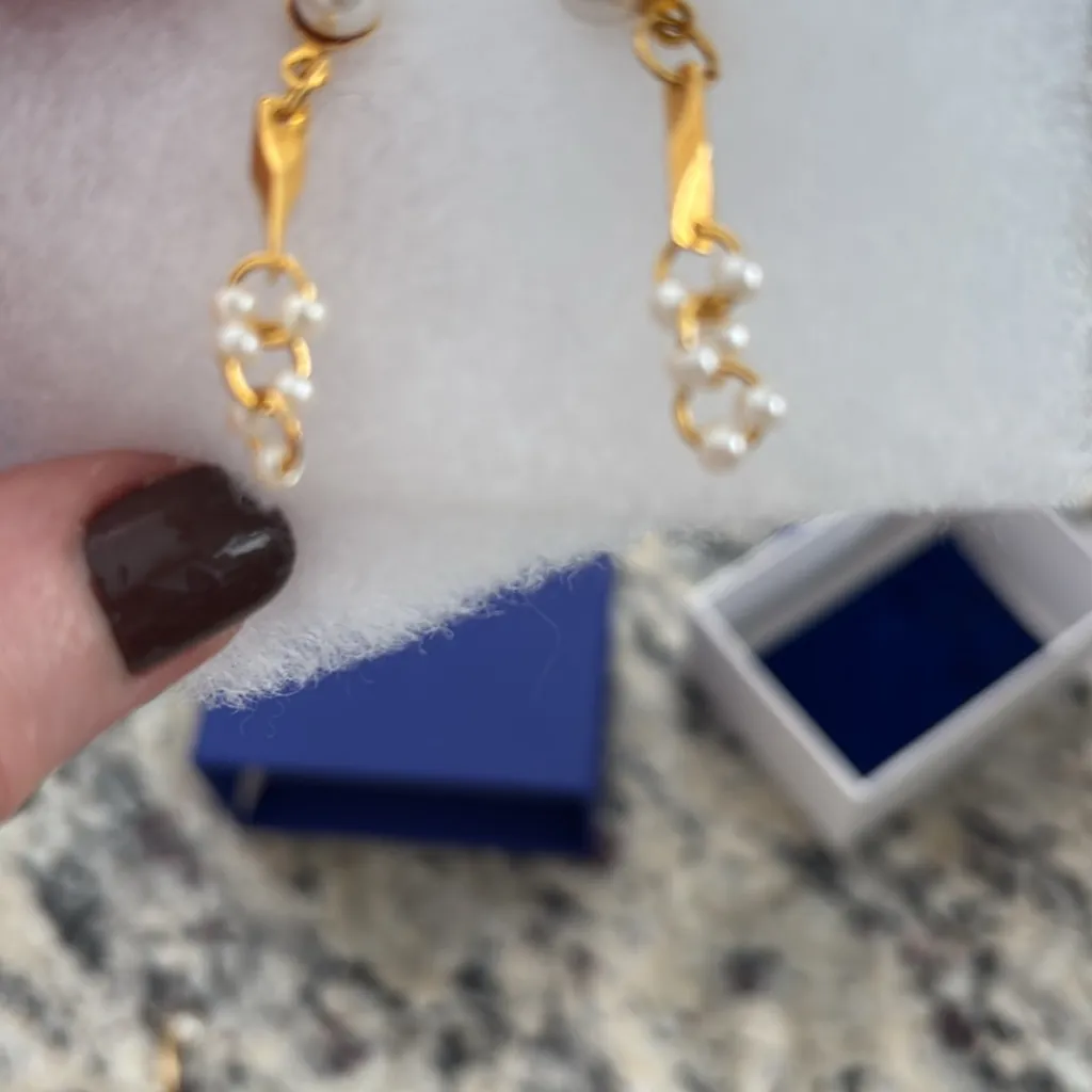 Vintage gold tone faux pearl drop post back Earrings - Image 3