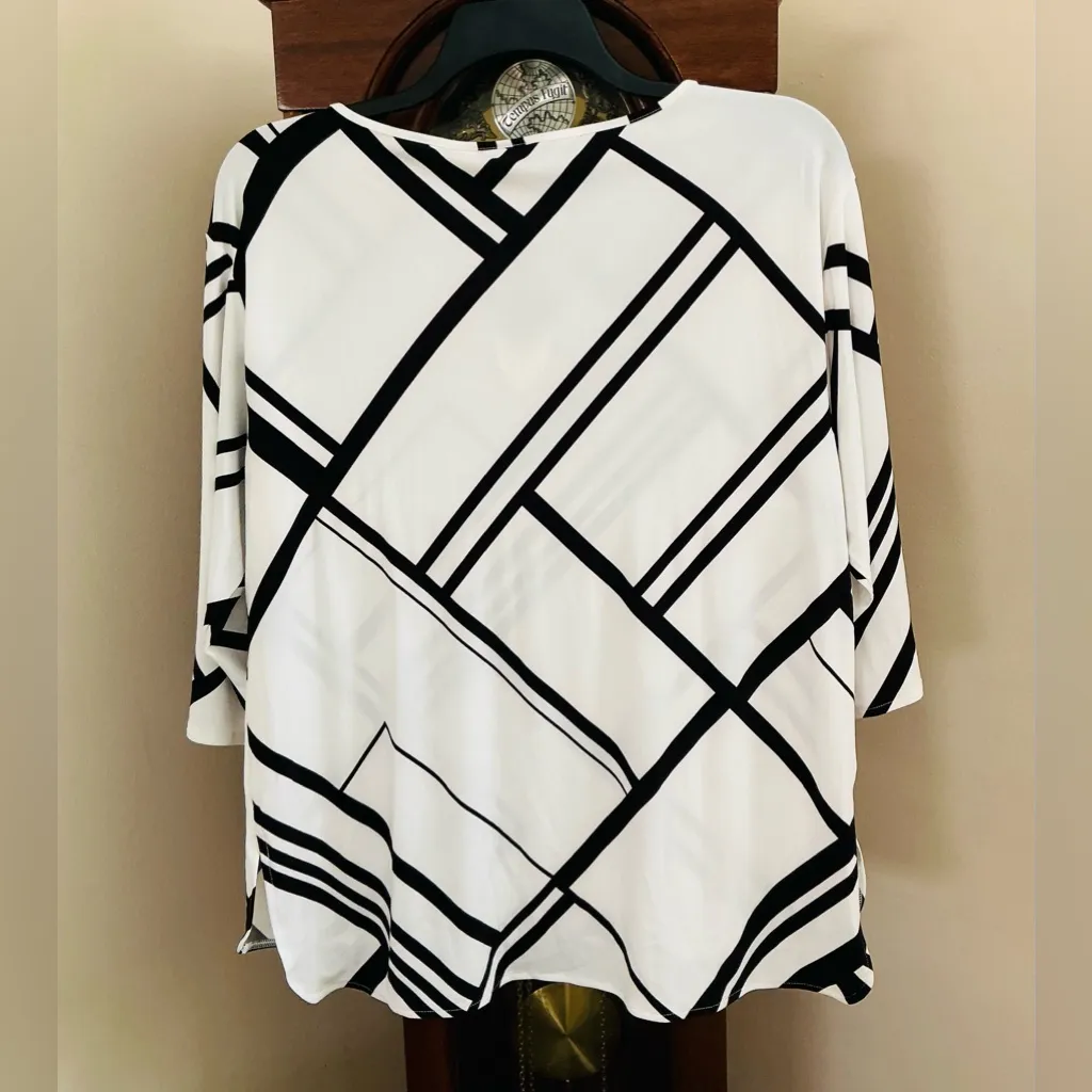 Elegant CHICO’S blouse 🌹🌹 - Image 3