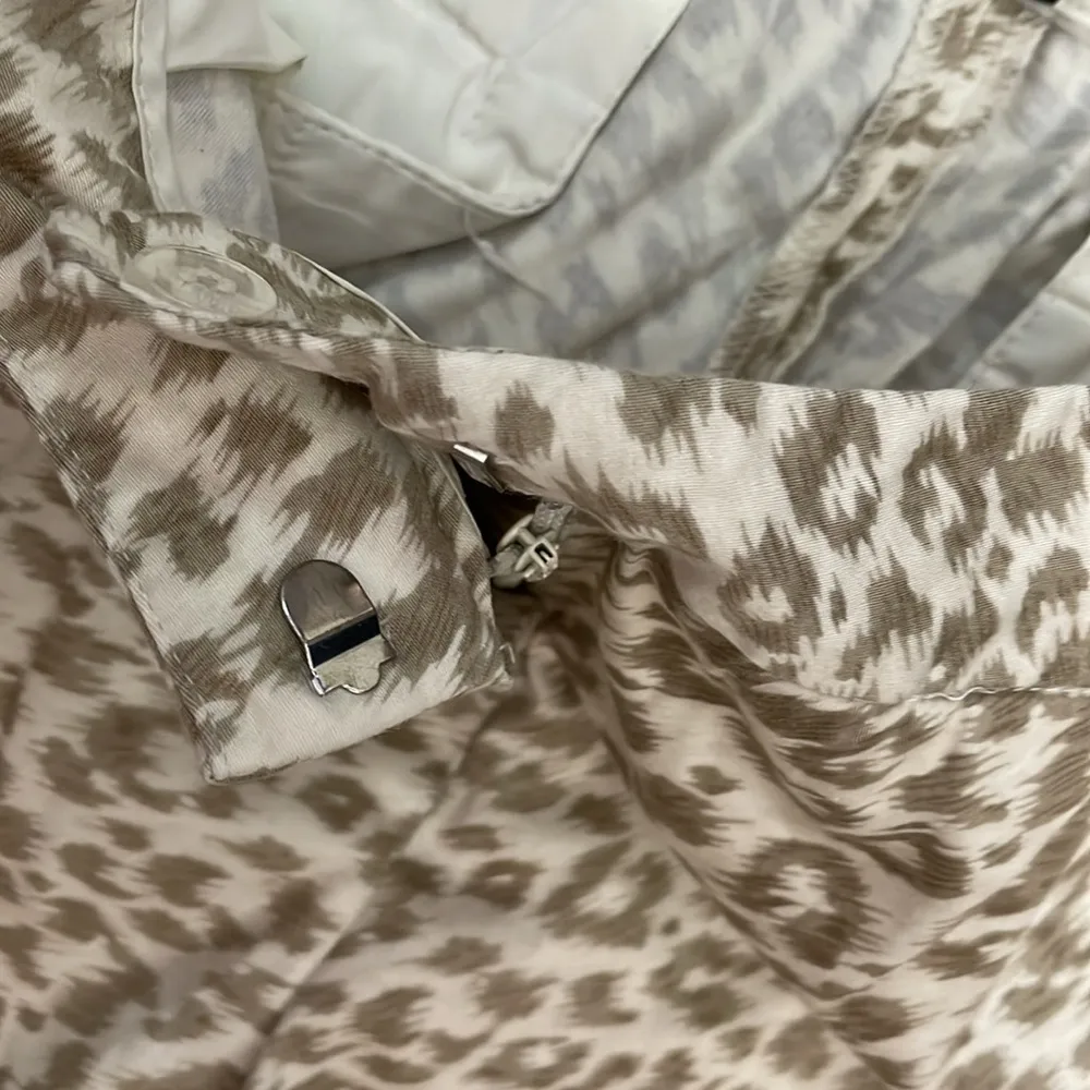 Tan & Off White Animal Print Cropped Pants Size 4 - Image 8