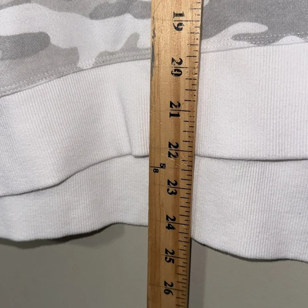 Calvin Klein pullover Gray Camo Sweatshirt size medium v-neck hi low casual wear - Image 2