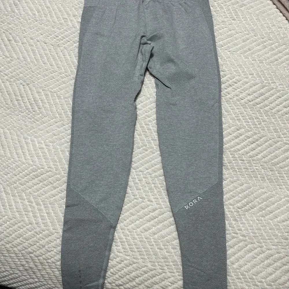 Acta Wear Gray Seamless Leggings - Image 3