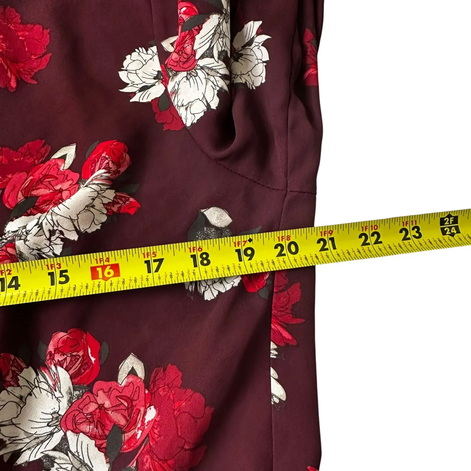 Maurices Maroon Floral V-Neck Top Women's Blouse Size Medium | 57-23 - Image 5