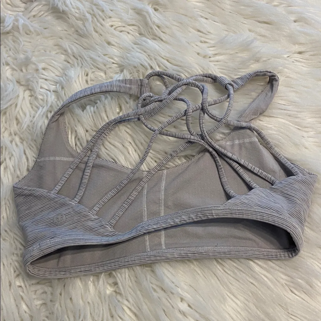 Lululemon size 6 Women's Strappy Gray Sports Bra excellent condition - Image 8