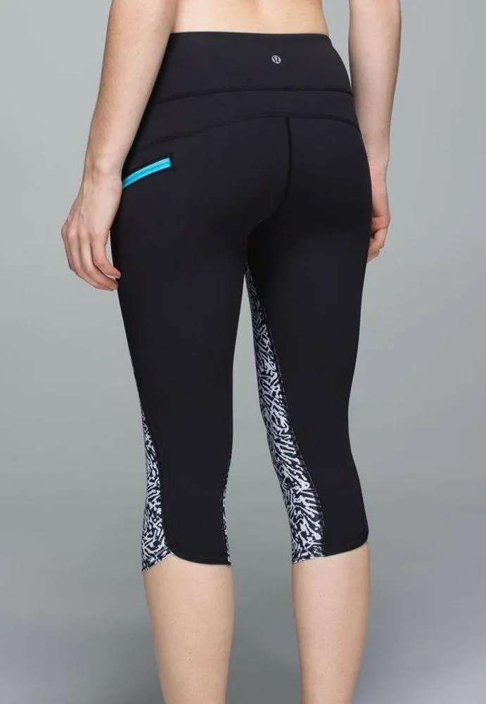 LULULEMON Run: Top Speed Crop Mini Brushed Animal Black & White Crop Pant Size 6 - Image 2