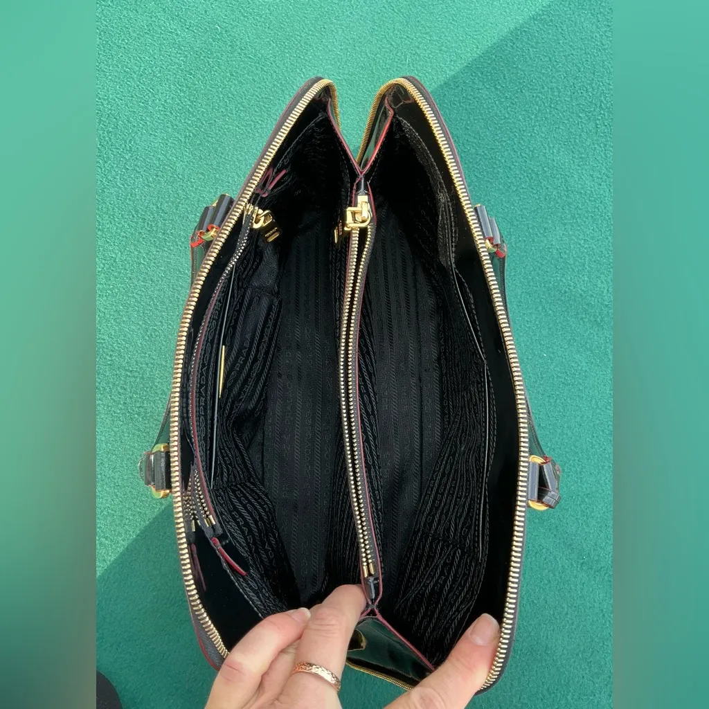 The MOST ELEGANT PRADA bag on PLANET 🌹🌹 - Image 15