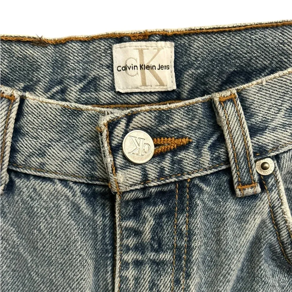 Women’s Vintage Calvin Klein High Rise Light Double Stone Easy‎ Fit Jean. Size 6 - Image 3