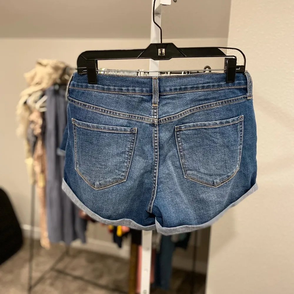 Old Navy The Boyfriend Denim Jean Cutoff Rolled Up Western Country Shorts - Image 3