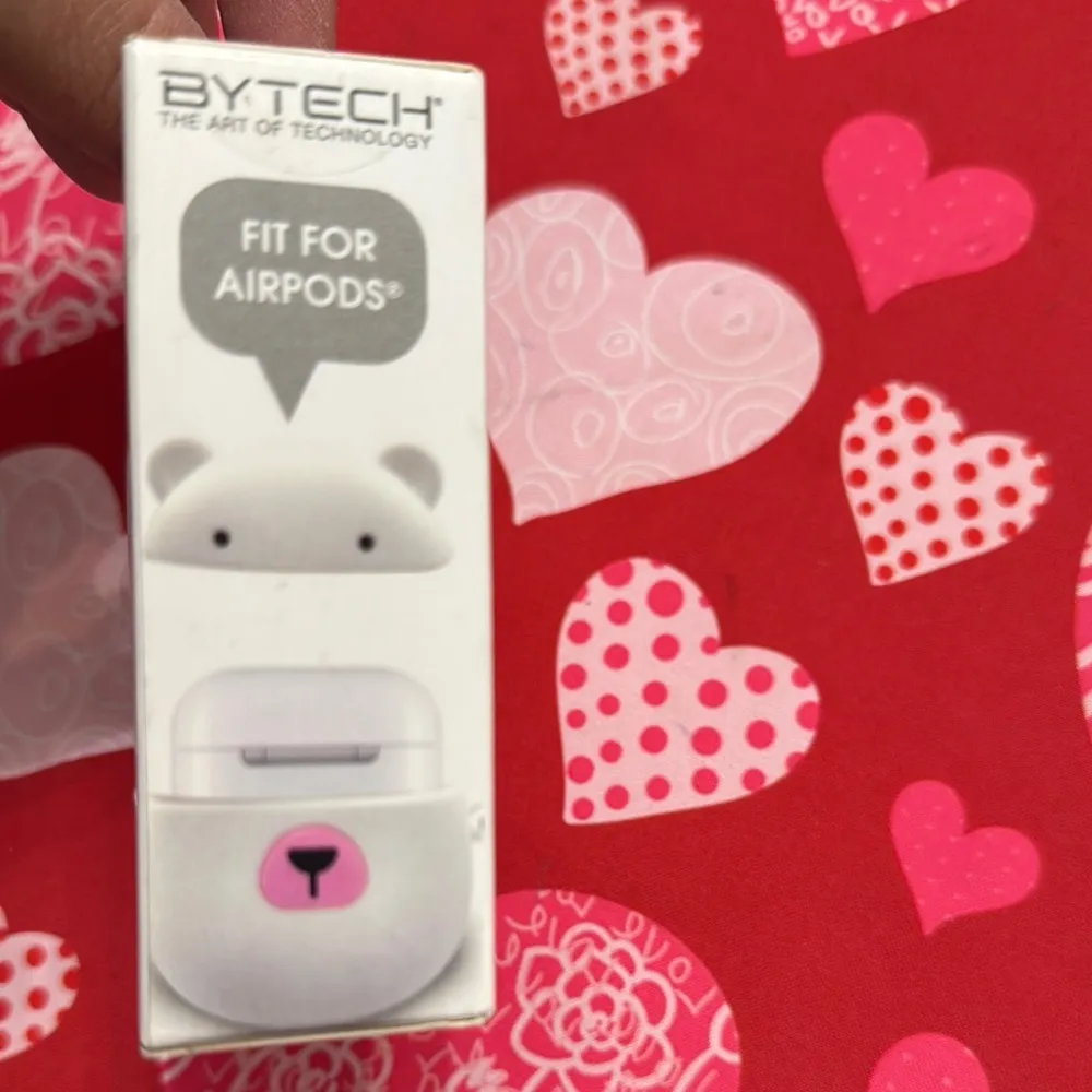 Bytech Bear AirPods Case with Keychain White - Image 9