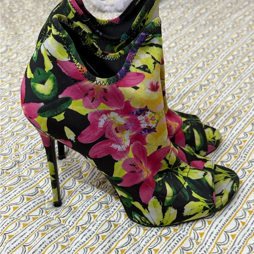 Steve Madden Floral Black Pink Green Heels - Image 3