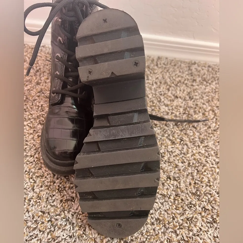 Steve Madden Jdillan Lug Boots Size 5 In Black Faux Leather - Image 4