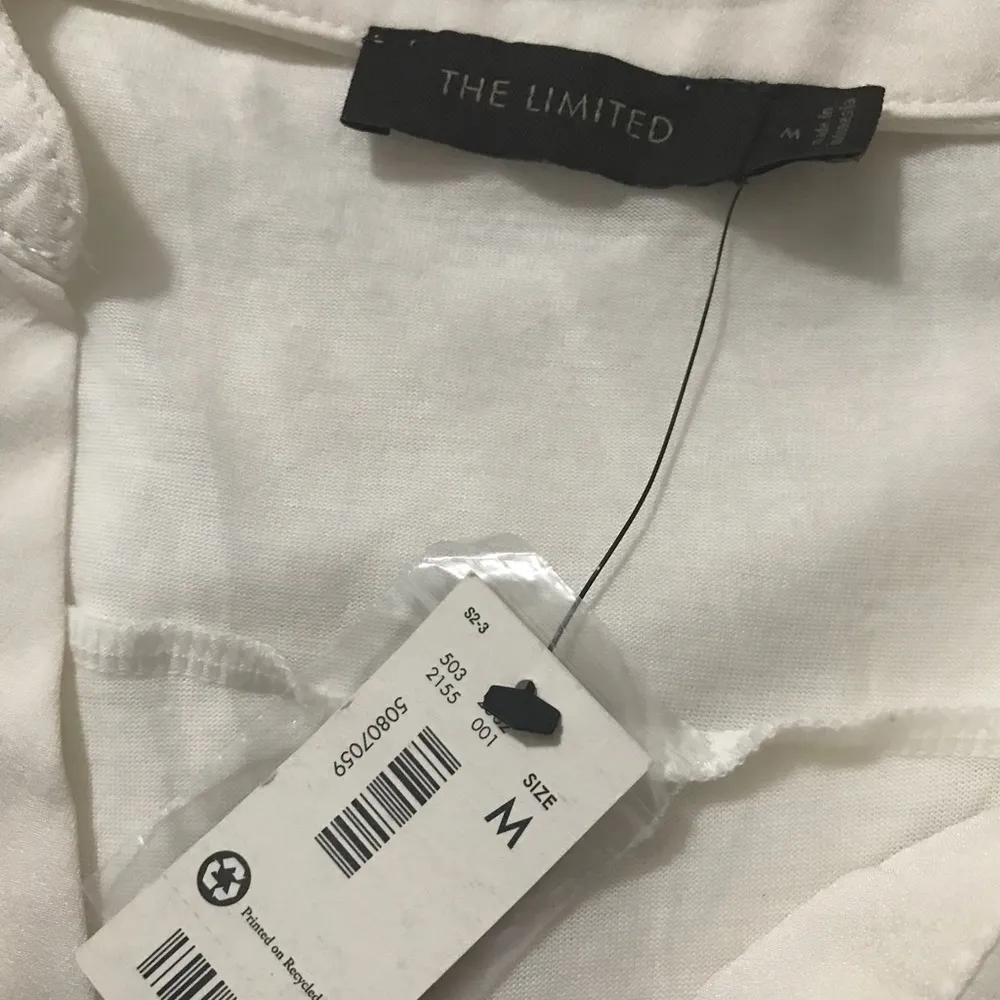 The Limited women’s size medium crème tank v neck hi low semi sheer pockets nwt - Image 6