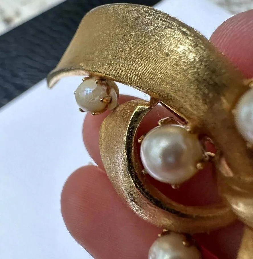Vintage Signed Lisner Gold Tone & Faux Pearl Brooch Pin Please Read - Image 9