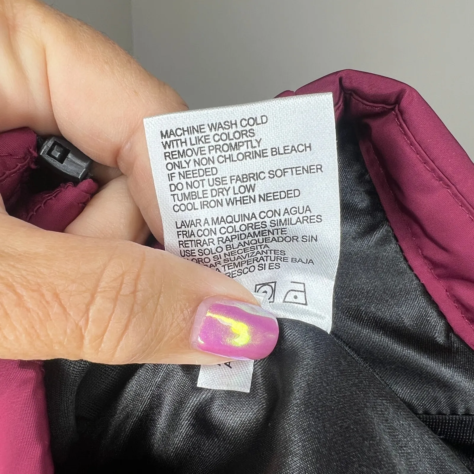 Andrew‎ Marc Women's Quilted Insulated Full Zip Vest Burgundy Black Medium - Image 10