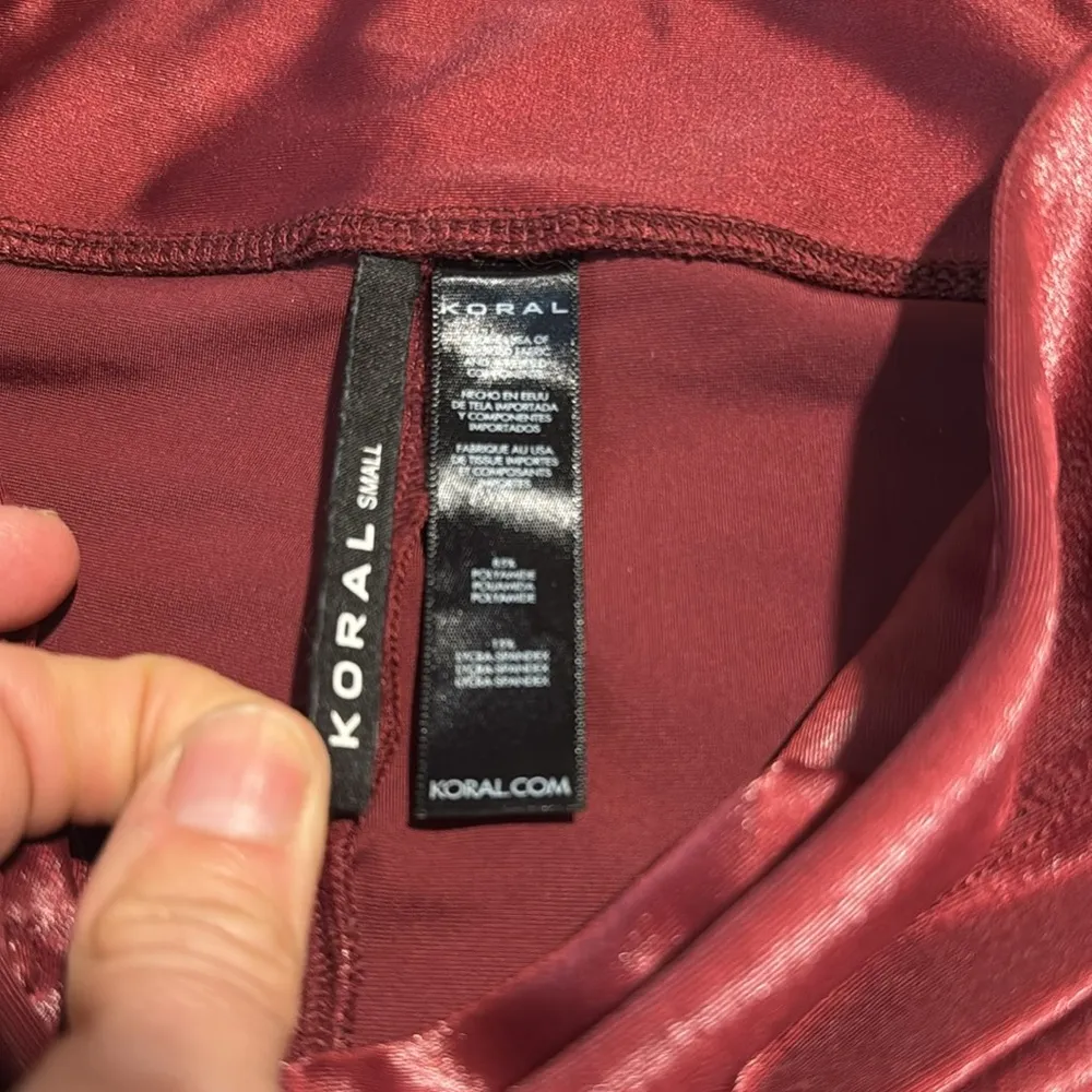 Koral Lustrous High Rise Legging (Ruby Shine) size smalll - Image 4