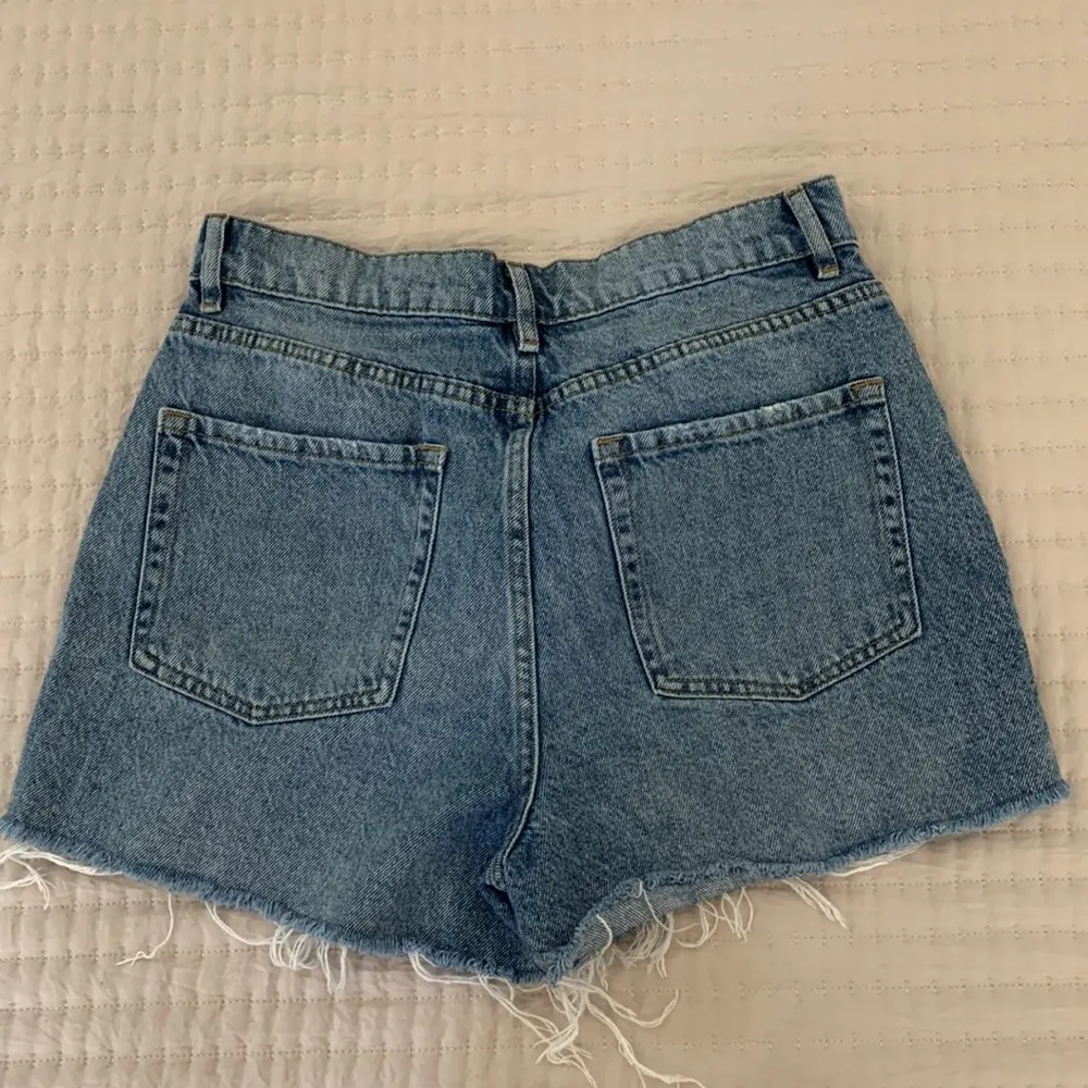 Icon Shorts - Image 2