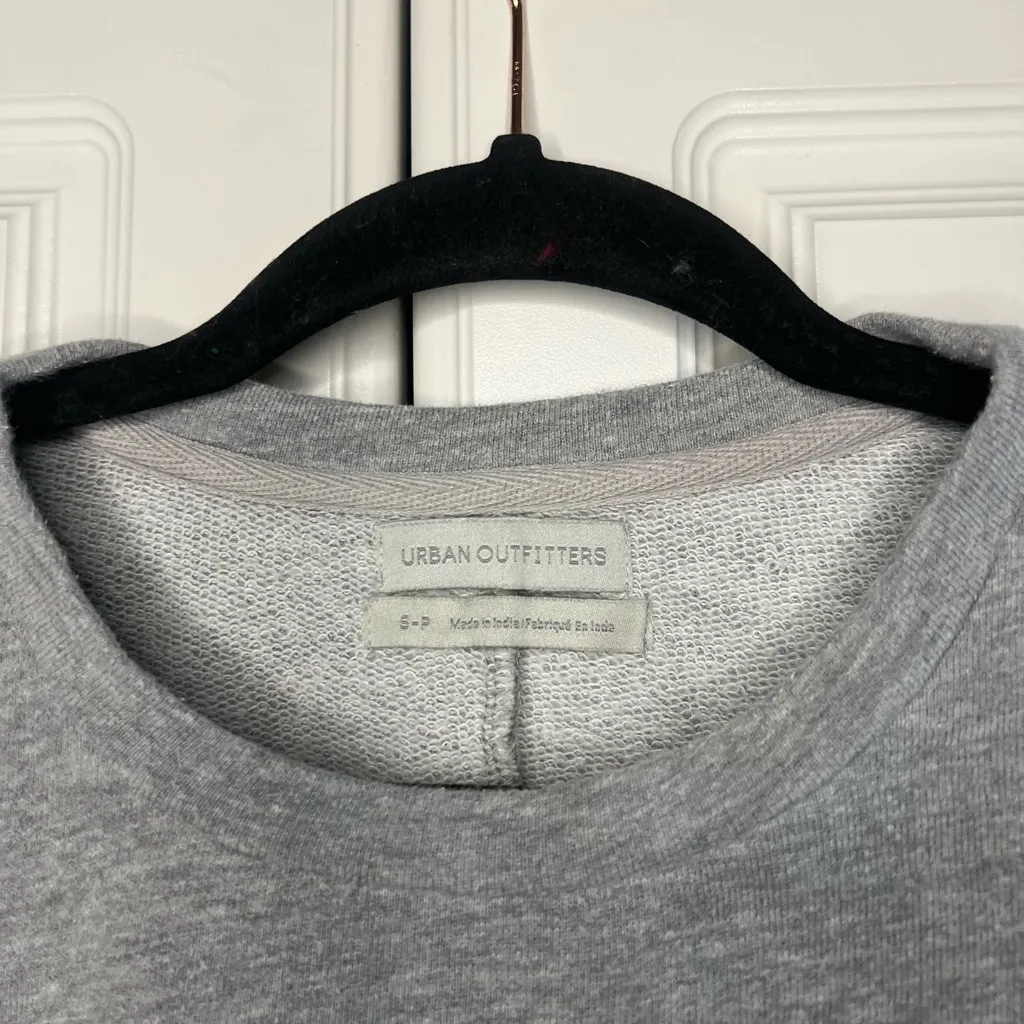 Urban Outfitters  Cropped Embroidered Sweatshirt - Image 7