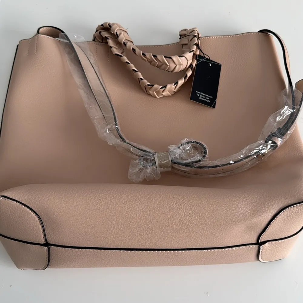 Jules Kae large tote.Box of Style Rachael Zoe. detachable strap. Color - Image 2