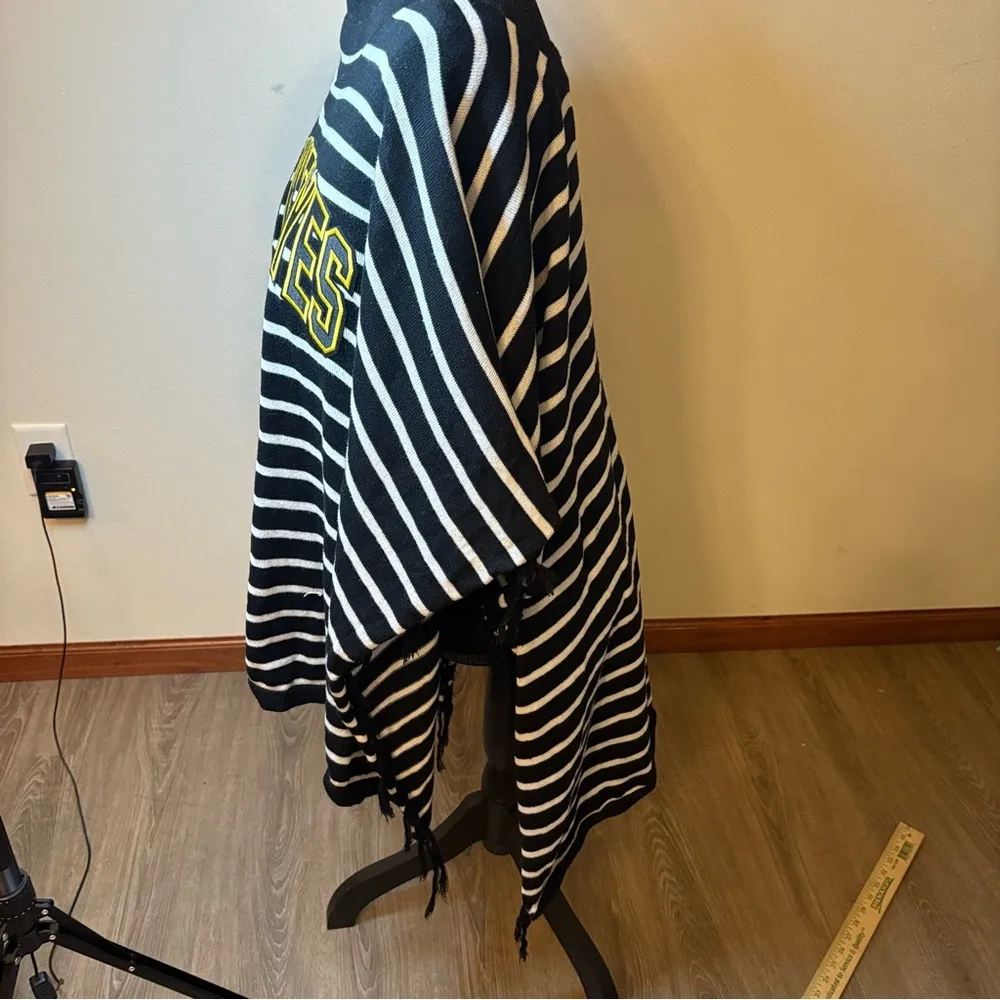 Game Day Couture Iowa Hawkeyes Pullover Poncho Size L/XL Football Caitlyn Clark​ Black - Image 2