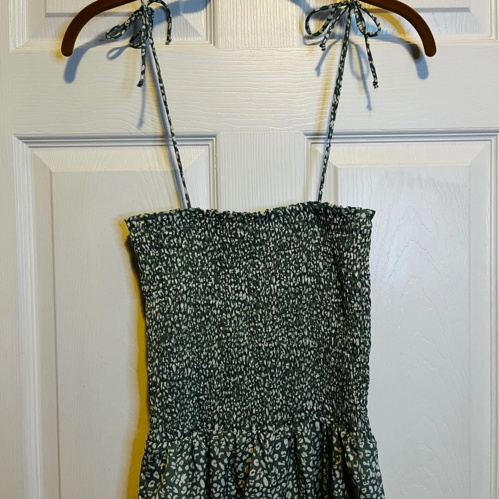 Women's Smocked Jumpsuit Green White Print Wide Leg Spaghetti Strap Wide Leg M - Image 3