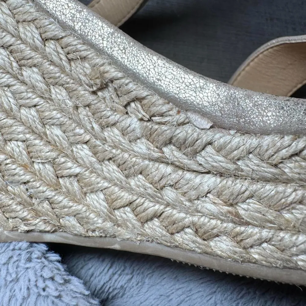 Candies Gold wedge platform sandals size 8.5 - Image 6