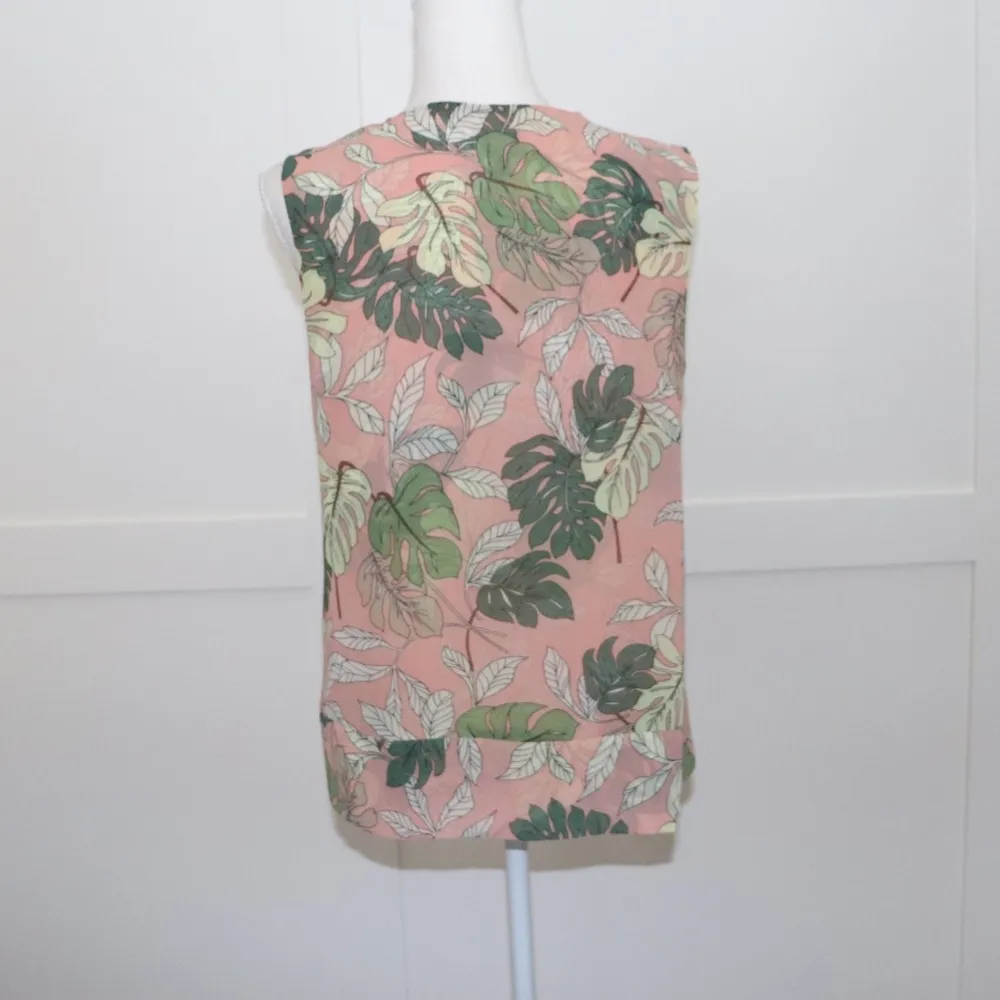 CAbi #5351 Monstera Leaf Tropical Sleeveless Top B - Image 3