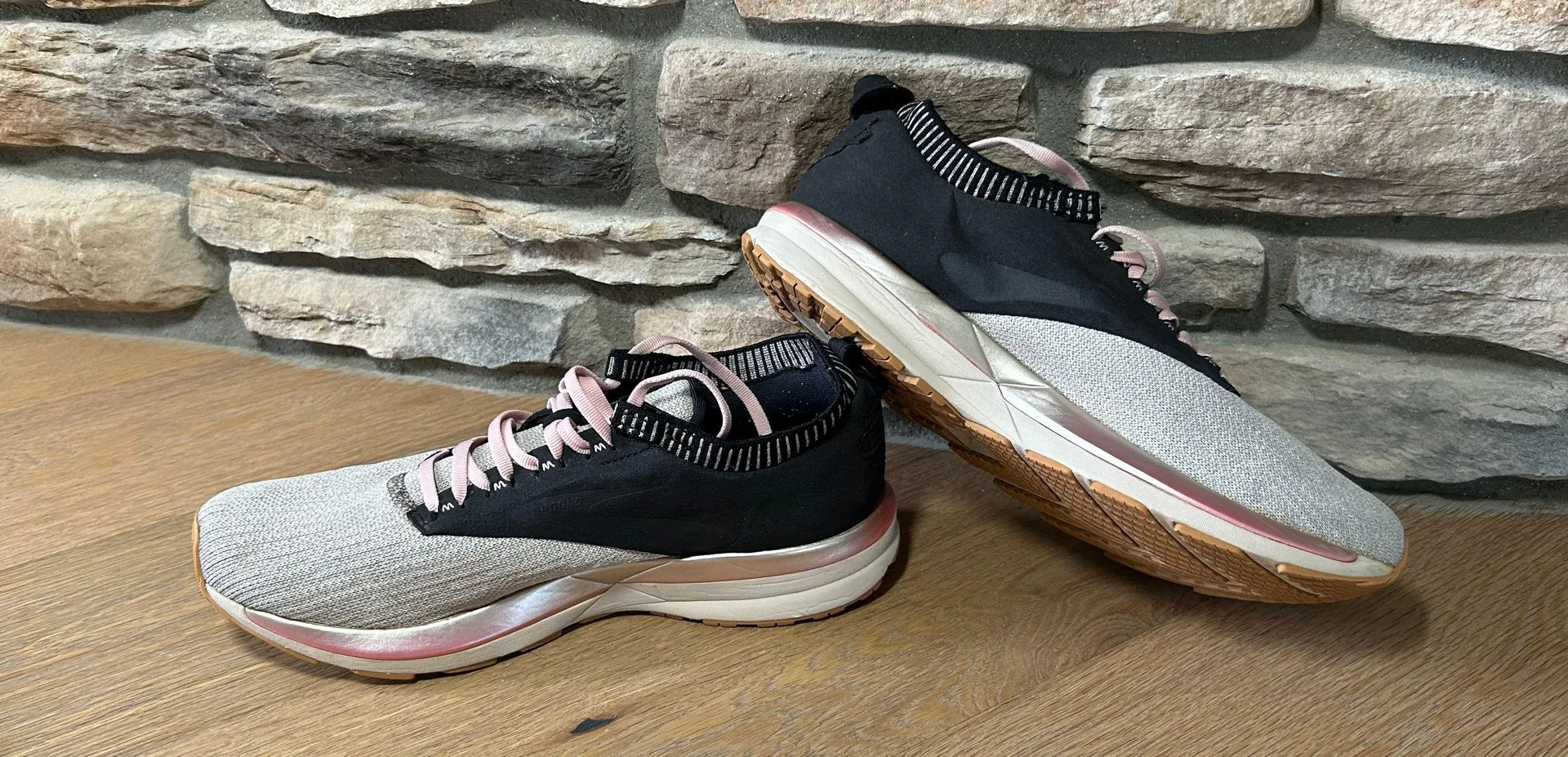 Brooks women’s size 11 Ricochet DNA running shoes - Image 2