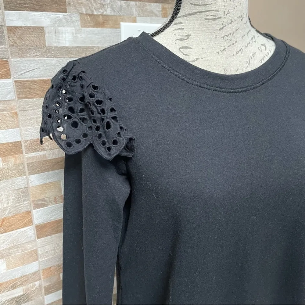 BOBEAU - cotton sweatshirt black crochet shoulder Ruffles detail Sz Small - Image 4