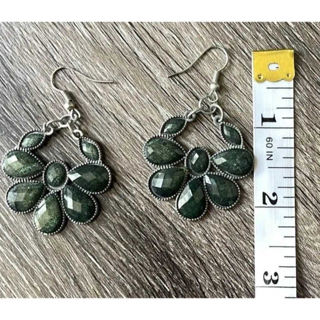 Vintage Green Earrings Pedal Floral Plant Silver Green Boho Western Style - Image 4