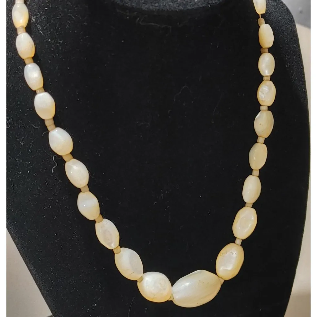 MOP Necklace Vintage Pearl Graduated Oval Beads Brass Clasp Art Deco 16 Inches - Image 2