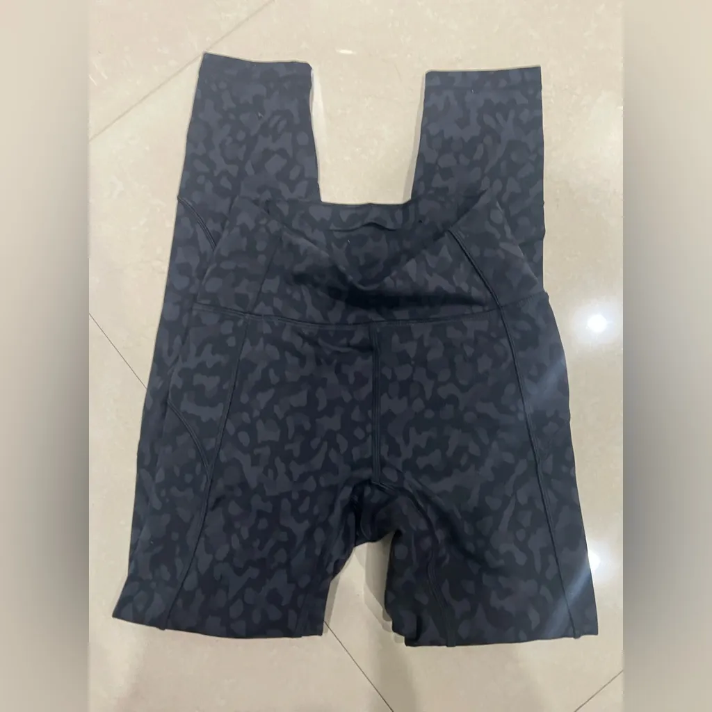 Lululemon In Movement Tight 25" *Everlux Formation Camo Deep Coal Multi (Size 2) - Image 6