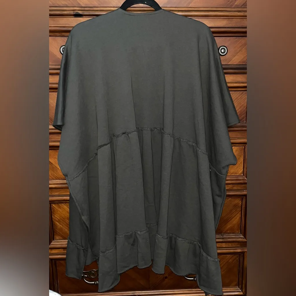 NWOT! American Eagle Outfitters open-front Tier Poncho - Image 2