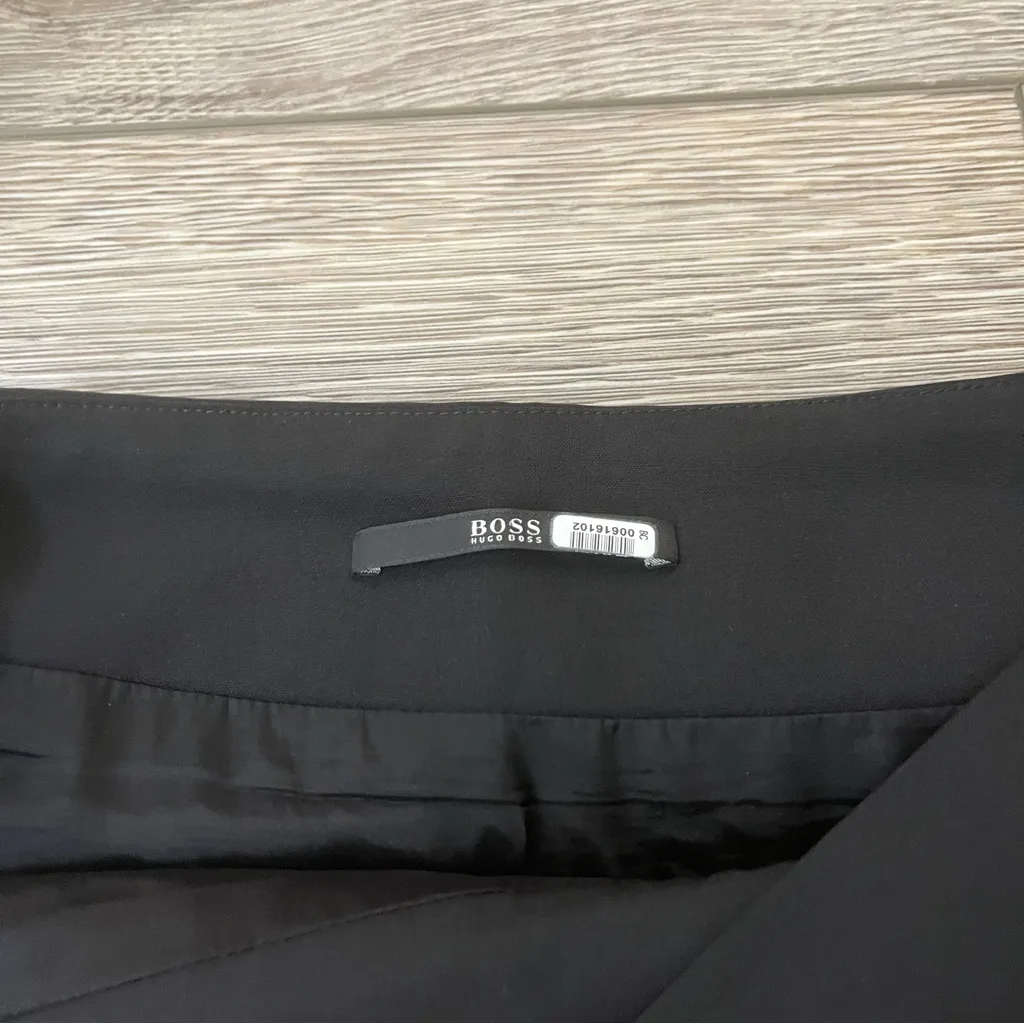 Hugo Boss Pleated Skirt Size 10 - Image 3