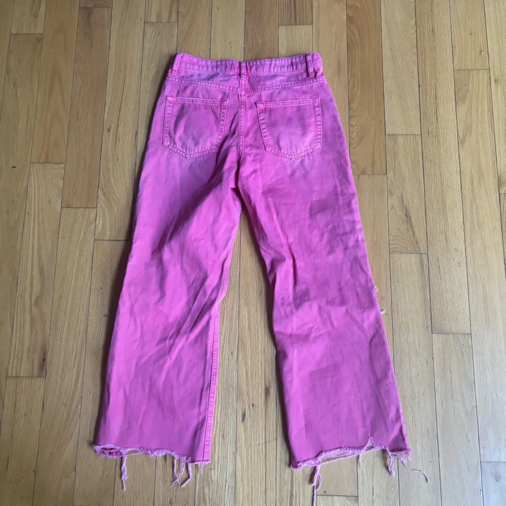 Vervet 90s Vintage Super High Rise Cropped Distressed Flare Jeans Hot Pink - Image 9