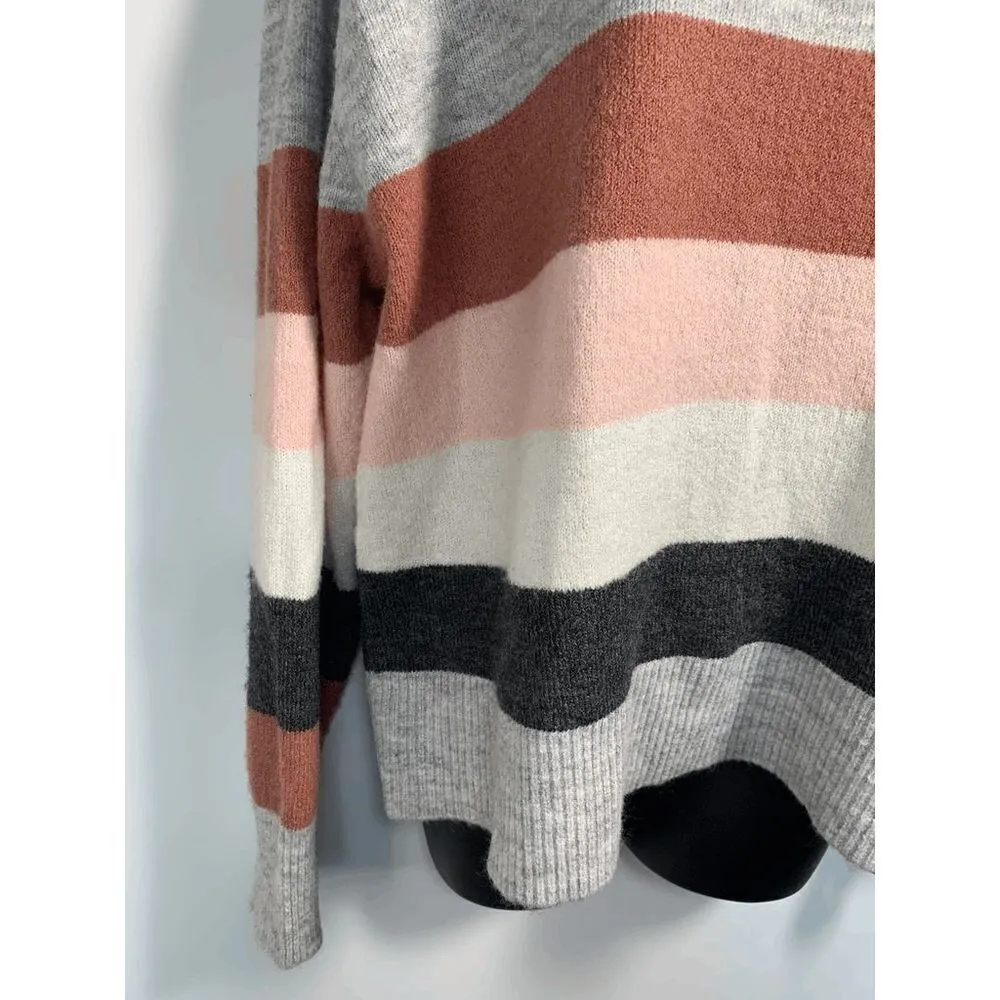 Beachlunchlounge Sweater  - Image 7