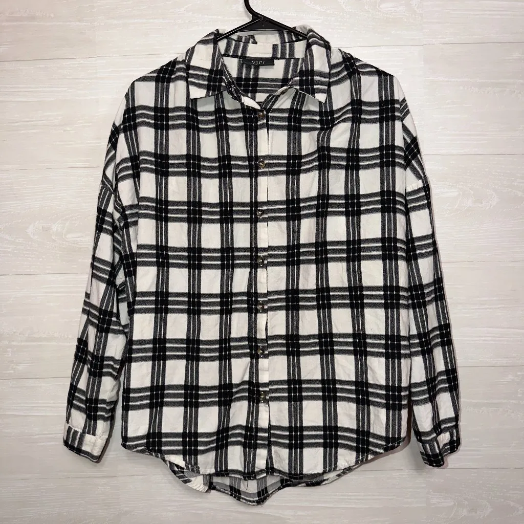 VICI Black White Plaid Button Down Shirt Long Sleeve Size Medium - Image 2