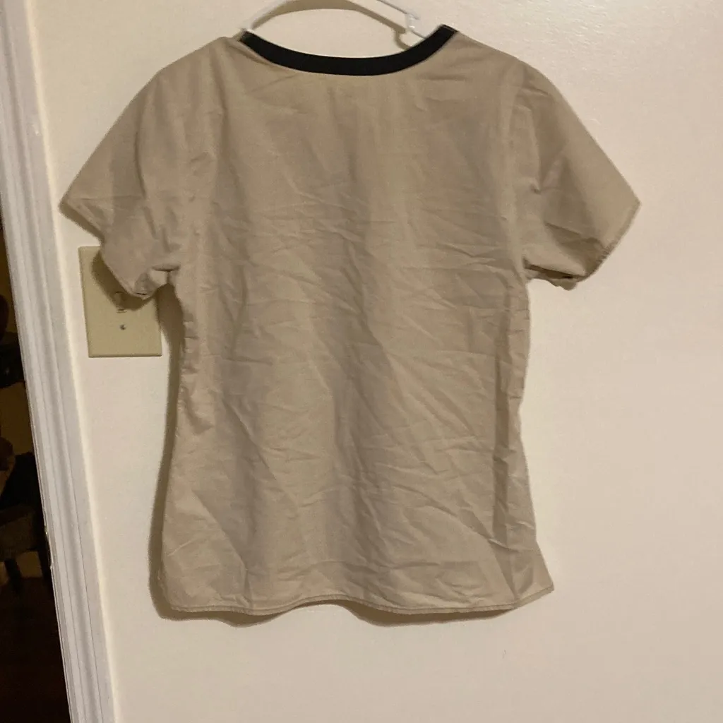Wonder Flex size M tan  Short Sleeve Top with Pockets - Image 8