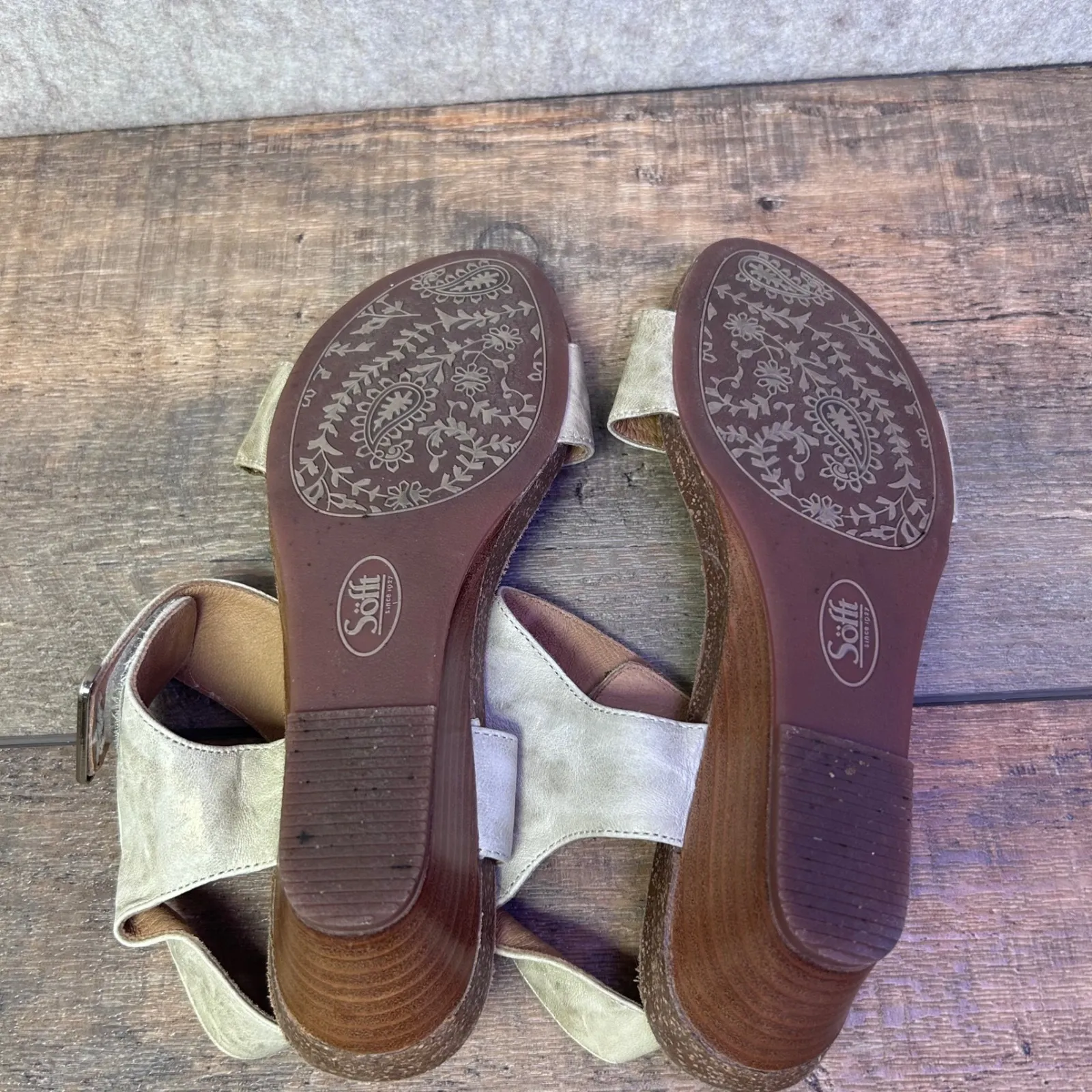 Sofft Verdi Women Beige Metallic Wedge Sandals Size 8 Leather Comfort Strap Gold - Image 8