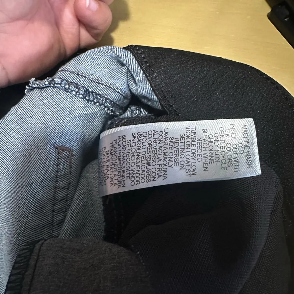 Democracy Blue Ankle Cropped Jeans Classic Style - Image 5