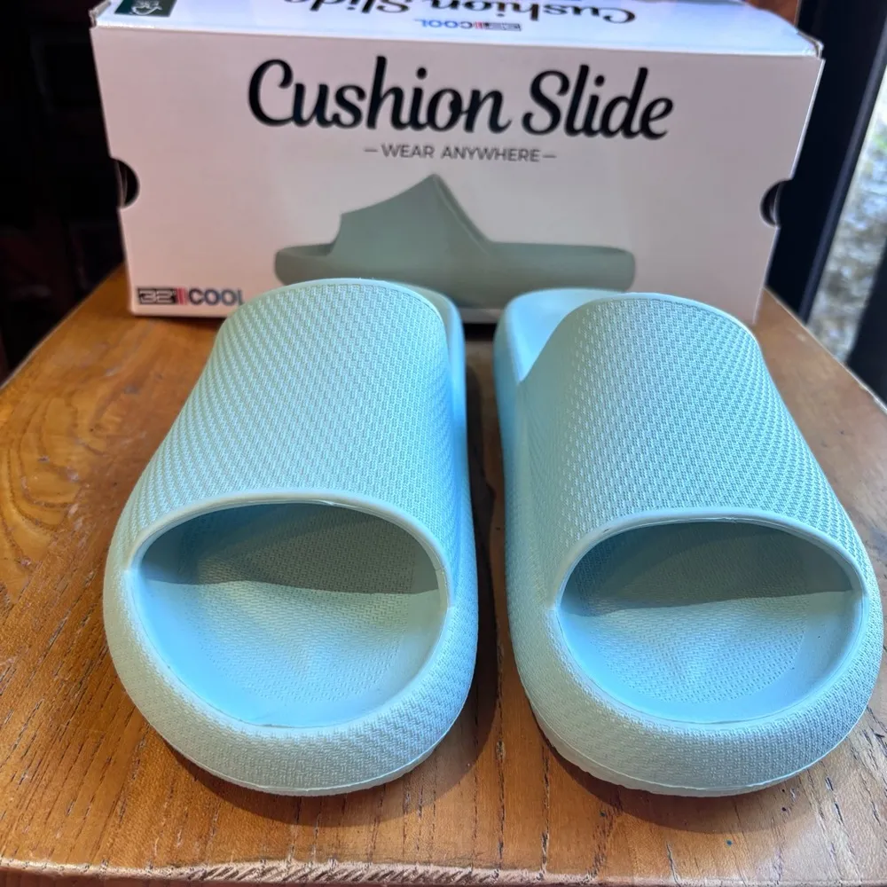 32 Degrees womens lightweight cushioned sole slip on slides sandals green L - Image 5